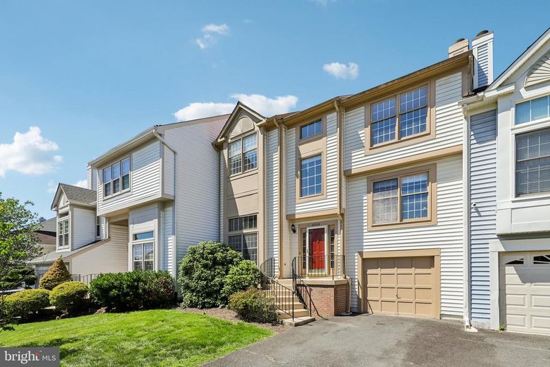 6520 Palisades Dr #, Centreville, VA 20121