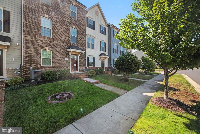 18143 Red Mulberry Rd, Dumfries, VA 22026