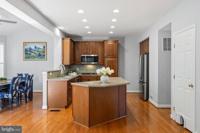 14 Cooper Run St, Lovettsville, VA 20180