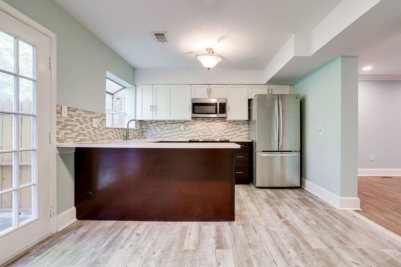 2428 S Walter Reed Dr #A, Arlington, VA 22206