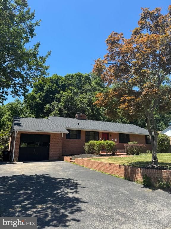 5911 Lambert Dr, Temple Hills, MD 20748