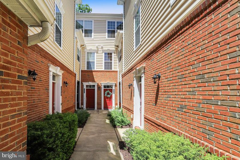 23225 Milltown Knoll Sq #111, Ashburn, VA 20148