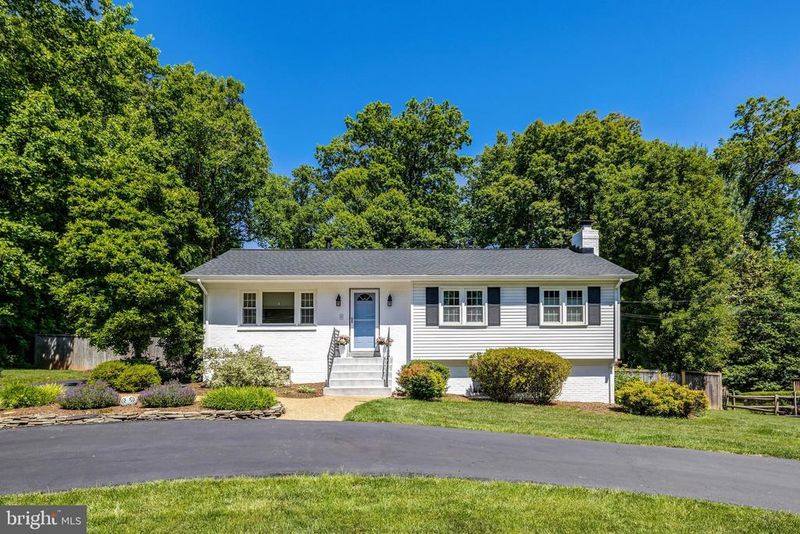 12006 Wayland St, Oakton, VA 22124