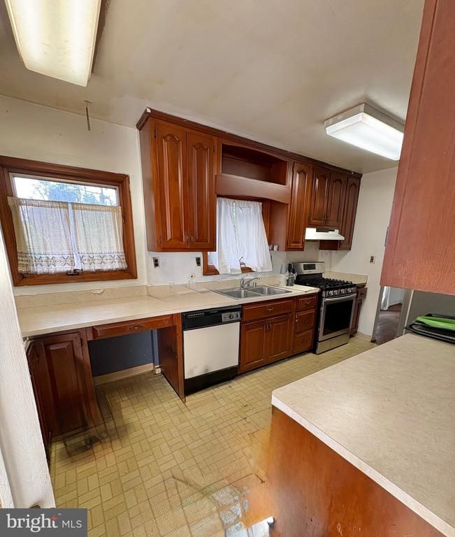 5610 Magnolia Ln, Alexandria, VA 22311