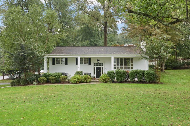 1521 Forest Villa Ln, Mclean, VA 22101