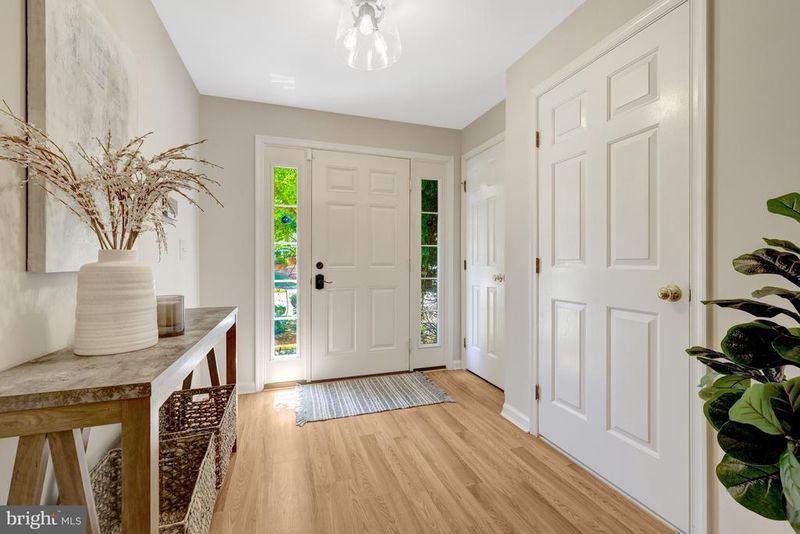 14256 Glade Spring Dr, Centreville, VA 20121