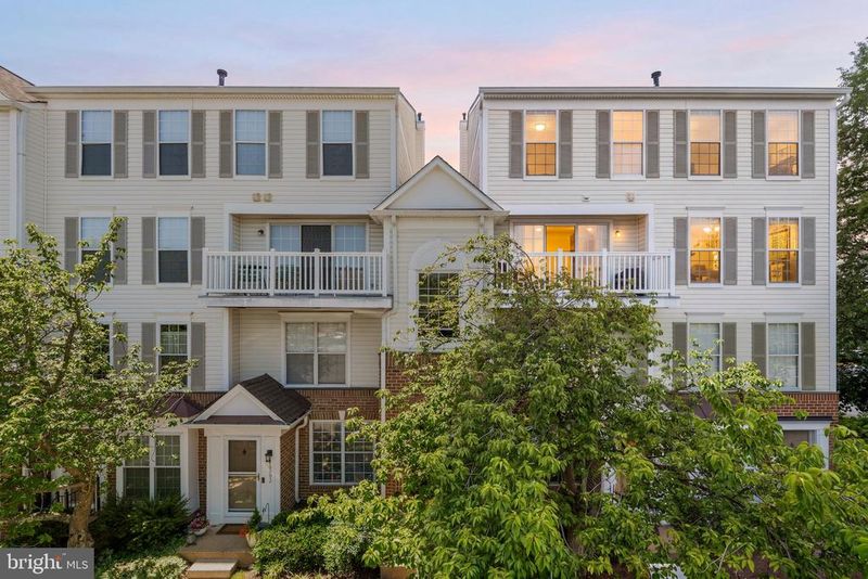 46994 Courtyard Sq #301, Sterling, VA 20164