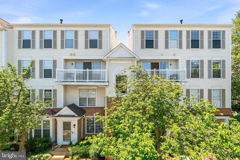46994 Courtyard Sq #301, Sterling, VA 20164