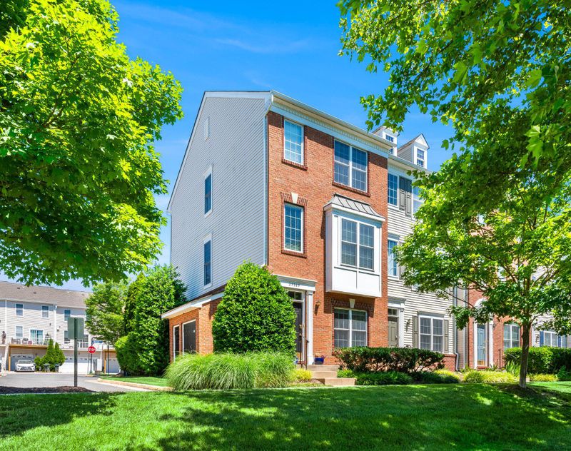 25165 Femoyer Ter, Chantilly, VA 20152