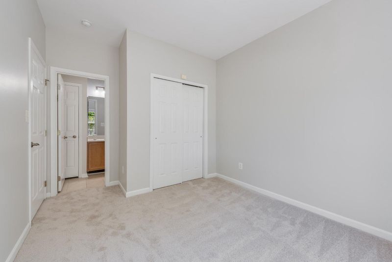 25165 Femoyer Ter, Chantilly, VA 20152