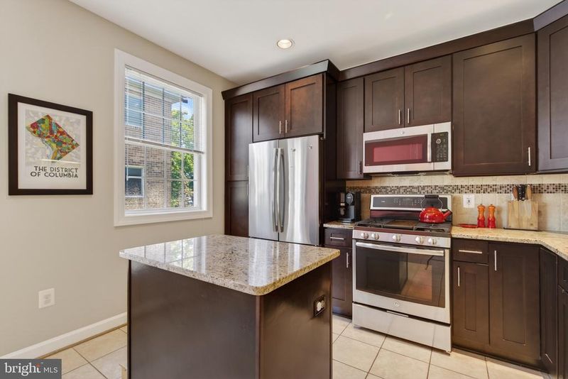772 N Wakefield St, Arlington, VA 22203