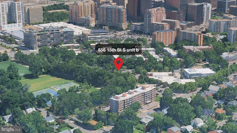 656 15th St S #2, Arlington, VA 22202