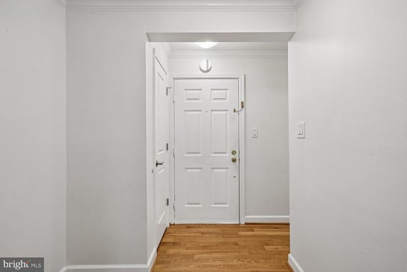 5717 Brewer House Cir #102, Rockville, MD 20852