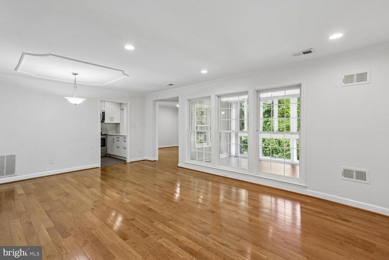 5717 Brewer House Cir #102, Rockville, MD 20852