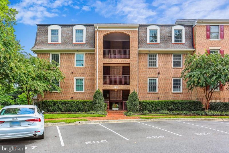 5717 Brewer House Cir #102, Rockville, MD 20852