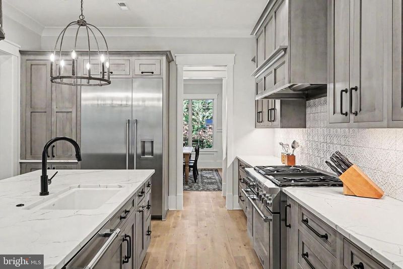 2516 Rambling Rd, Vienna, VA 22181