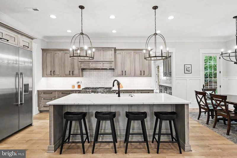 2516 Rambling Rd, Vienna, VA 22181