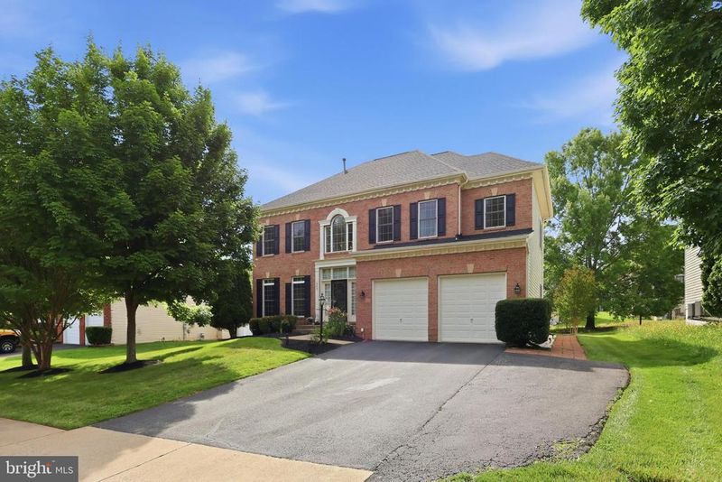 18805 Hundred Acre Ln, Triangle, VA 22172