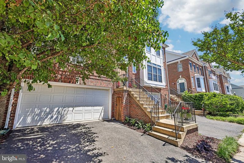 26071 Nimbleton Sq, Chantilly, VA 20152