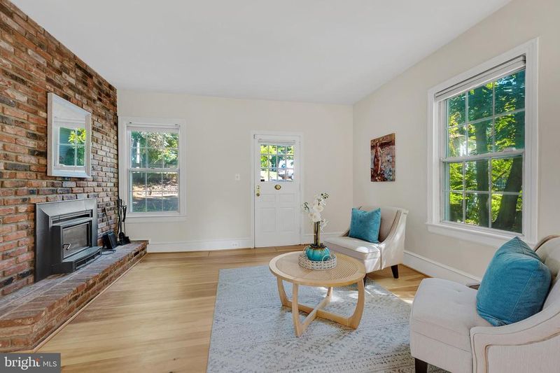 2418 Forest Glen Rd, Silver Spring, MD 20910