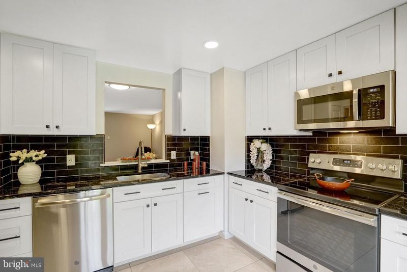 7558 Wood Mist Ln, Falls Church, VA 22043