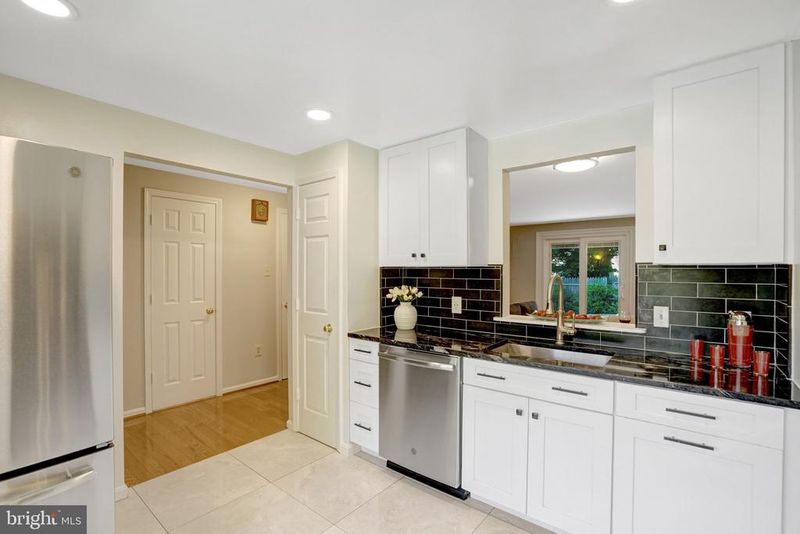 7558 Wood Mist Ln, Falls Church, VA 22043