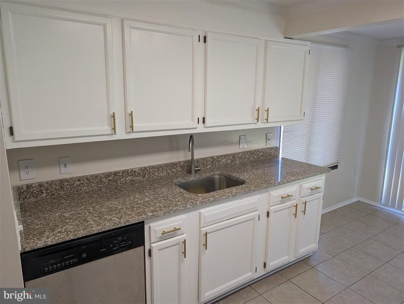 18022 Chalet Dr #27-103, Germantown, MD 20874