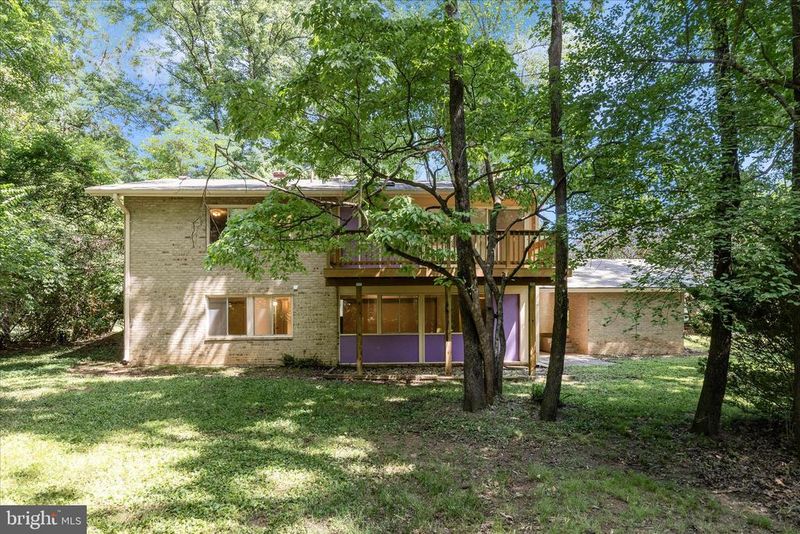 8311 Lilly Stone Dr, Bethesda, MD 20817