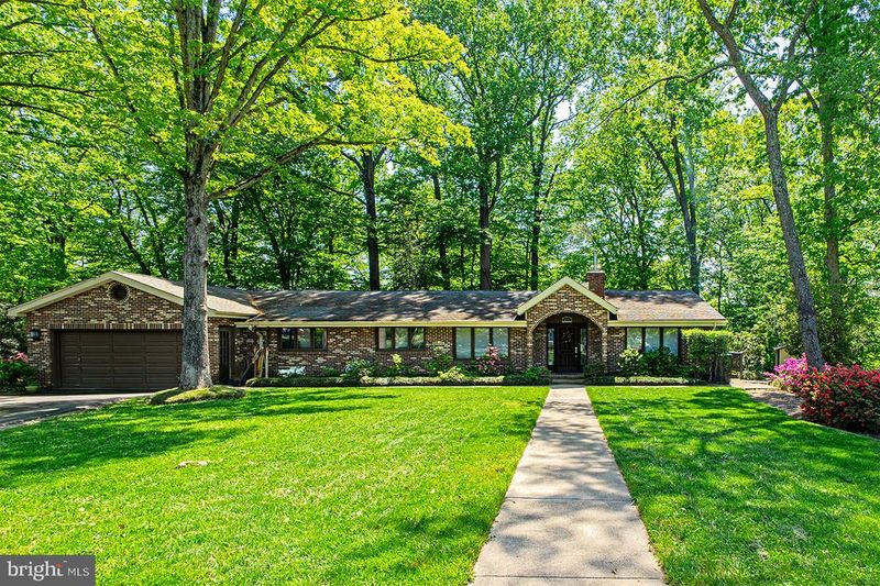 5229 Chippewa Pl, Alexandria, VA 22312