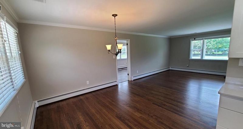 7 Cedar Dr, Sterling, VA 20164