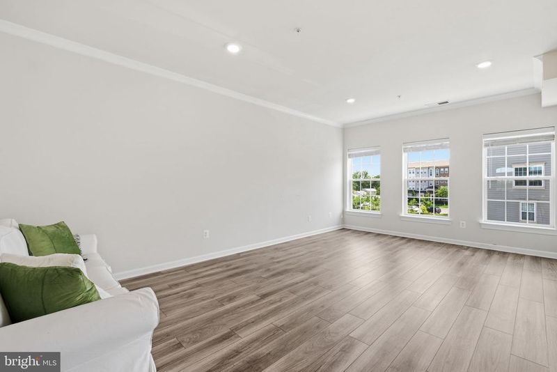 5604 Lanteen St, Lanham, MD 20706