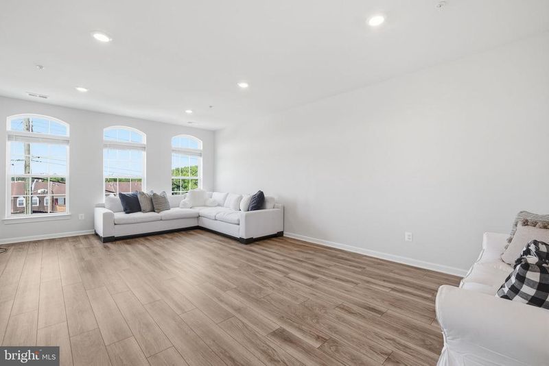 5604 Lanteen St, Lanham, MD 20706