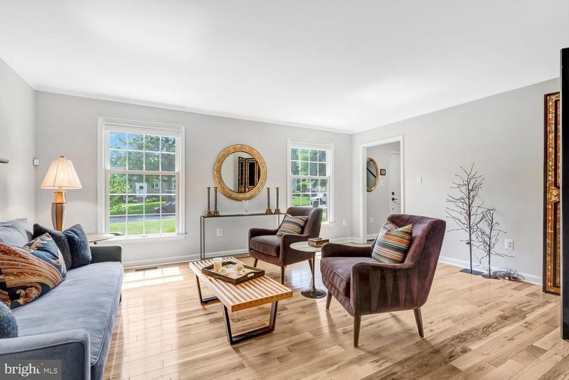 9336 Heather Glen Dr, Alexandria, VA 22309