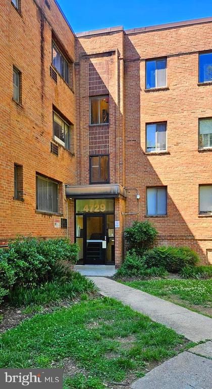 4729 1st St SW #101, Washington, DC 20032