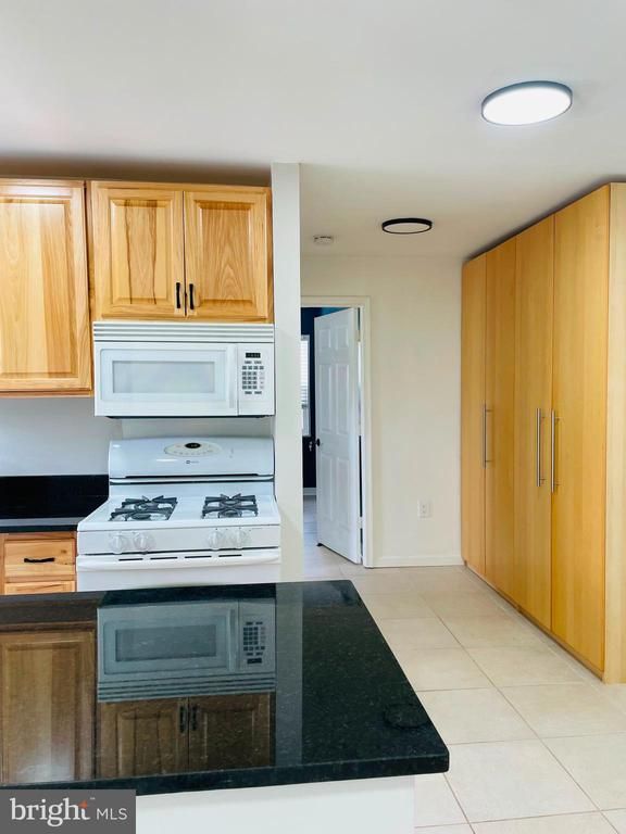 2301 Farrington #301, Alexandria, VA 22303