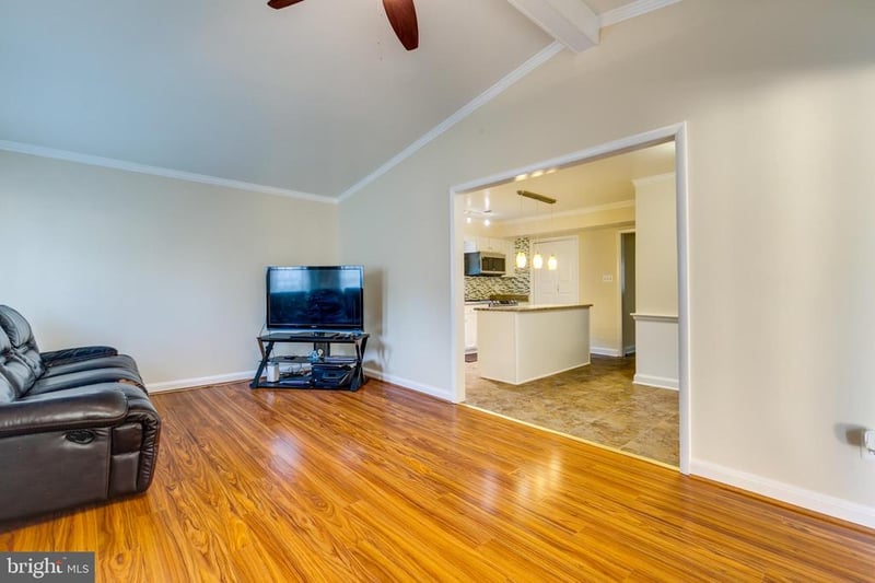 310 Newman Ct, Sterling, VA 20164