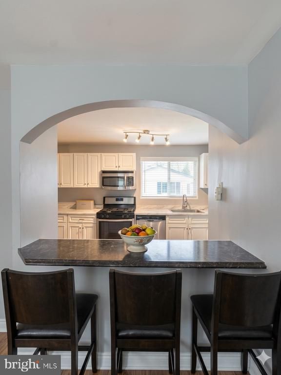 907 E Meadows Ct, Oxon Hill, MD 20745