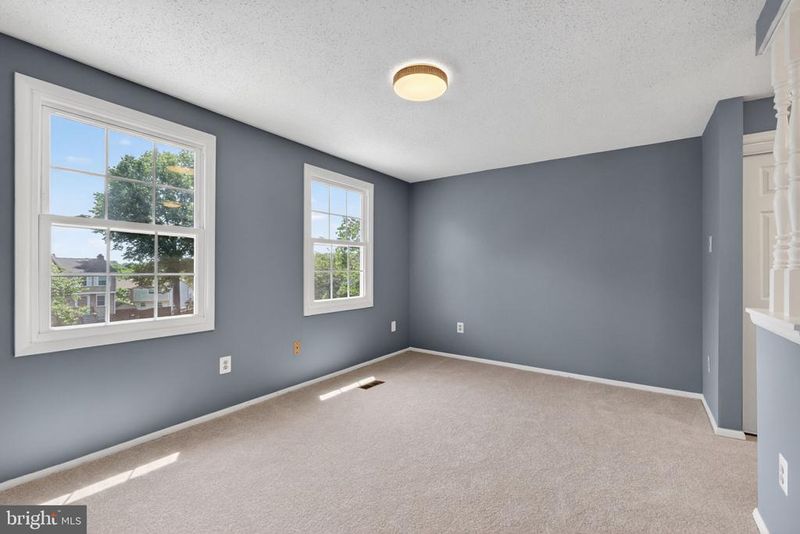 6844 Heatherway Ct, Alexandria, VA 22315