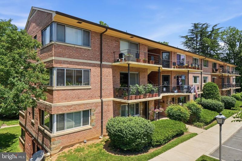 5003 Sentinel Dr #22, Bethesda, MD 20816