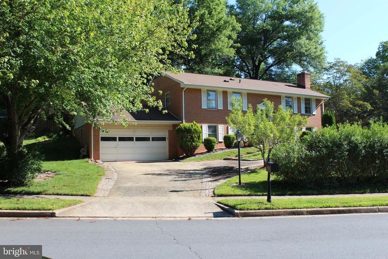 10500 Linfield St, Fairfax, VA 22032