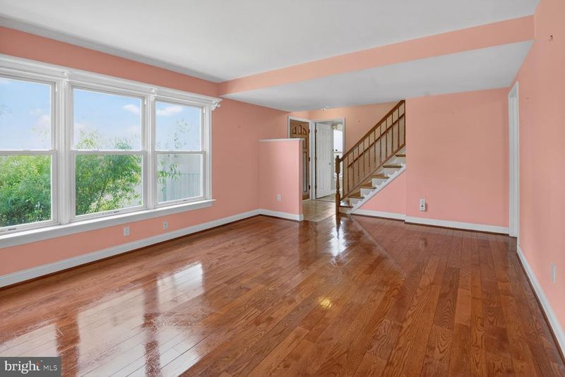 8337 Carnegie Dr, Vienna, VA 22180