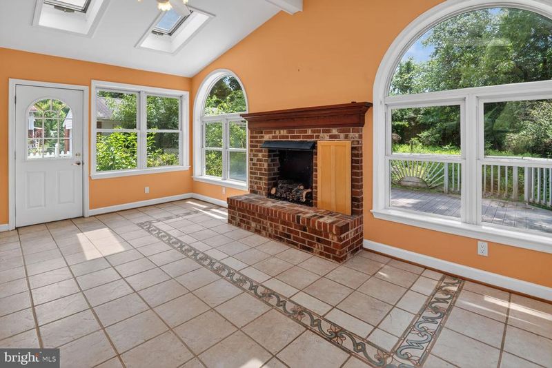 8337 Carnegie Dr, Vienna, VA 22180