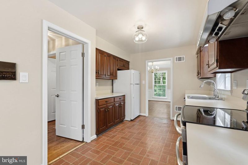 7619 Huntmaster Ln, Mclean, VA 22102