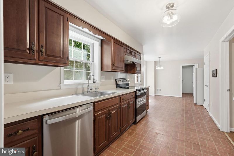 7619 Huntmaster Ln, Mclean, VA 22102