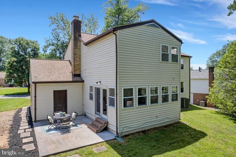 5125 Trailway Dr, Rockville, MD 20853