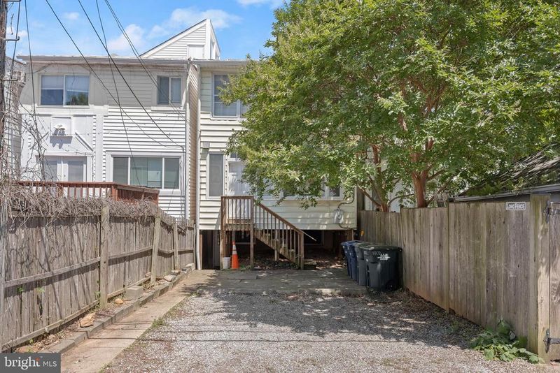 1802 37th St NW, Washington, DC 20007