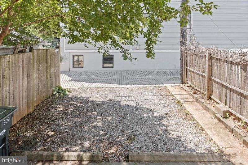 1802 37th St NW, Washington, DC 20007
