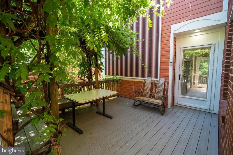 241 Edwards Ferry Rd NE, Leesburg, VA 20176