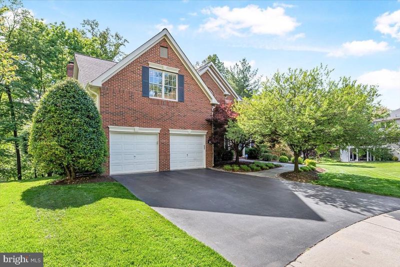 4 Deer Trail Ct, Gaithersburg, MD 20878