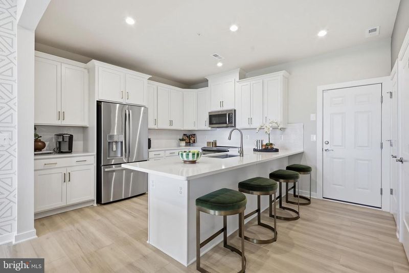 17640 Hawkins Ln, Dumfries, VA 22026